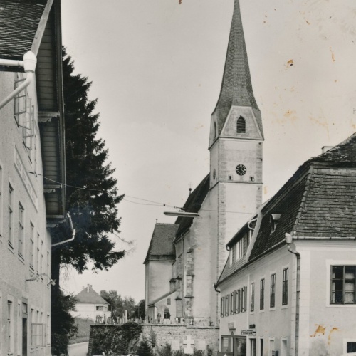 AK aus Traufkirchen an der Pram mit Kirche Ansichtskarte (10001)