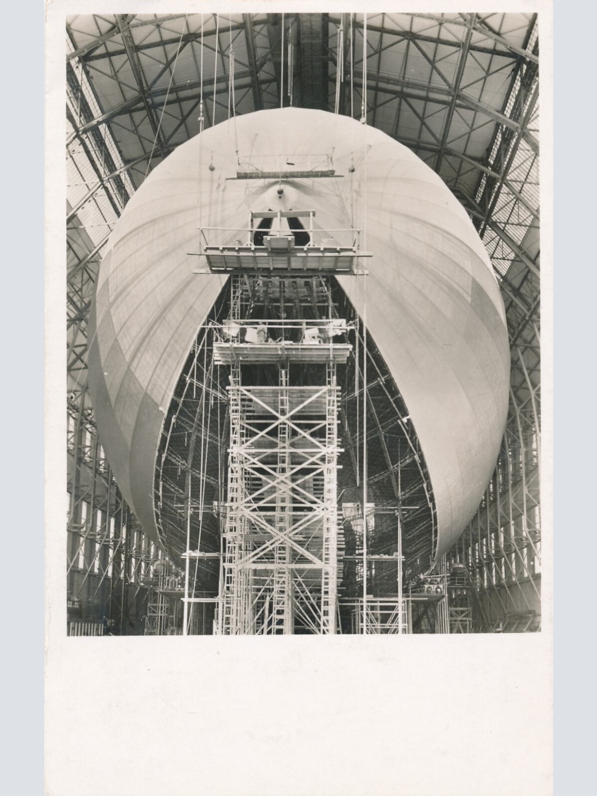 AK der Bau des LZ 130 Zeppelin Länge 245 m Durchmesser 41,2 m (10754)