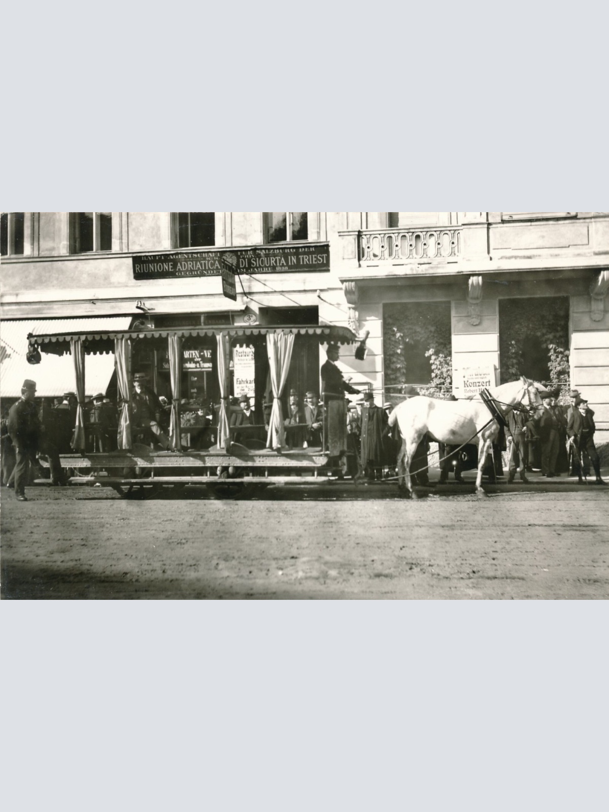 Foto - Karte  Straßenbahn Kutsche Ansichtskarte (11449)