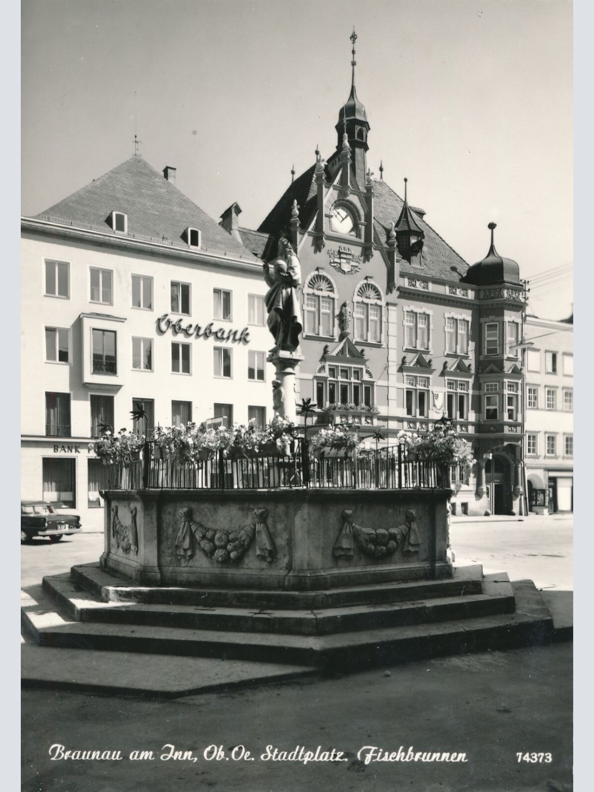 AK aus Braunau mit Stadtplatz Oberösterreich Ansichtskarte (J270)