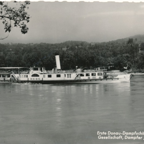 AK erste Donau Dampfschffahrts Gesellschaft Motorschiff mit Dampfer Hebe (12476)