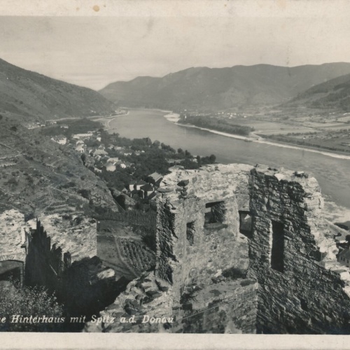 AK Burgruine Hinterhaus mit Spitz Niederösterreich Ansichtskarte (12706)