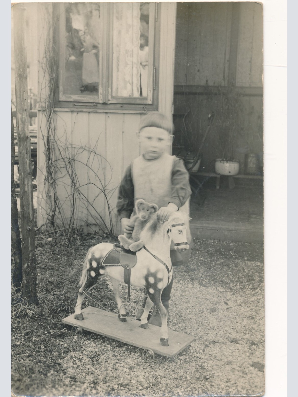 AK Annodazumals Kind mit Pferdeschauckel Ansichtskarte (13925)