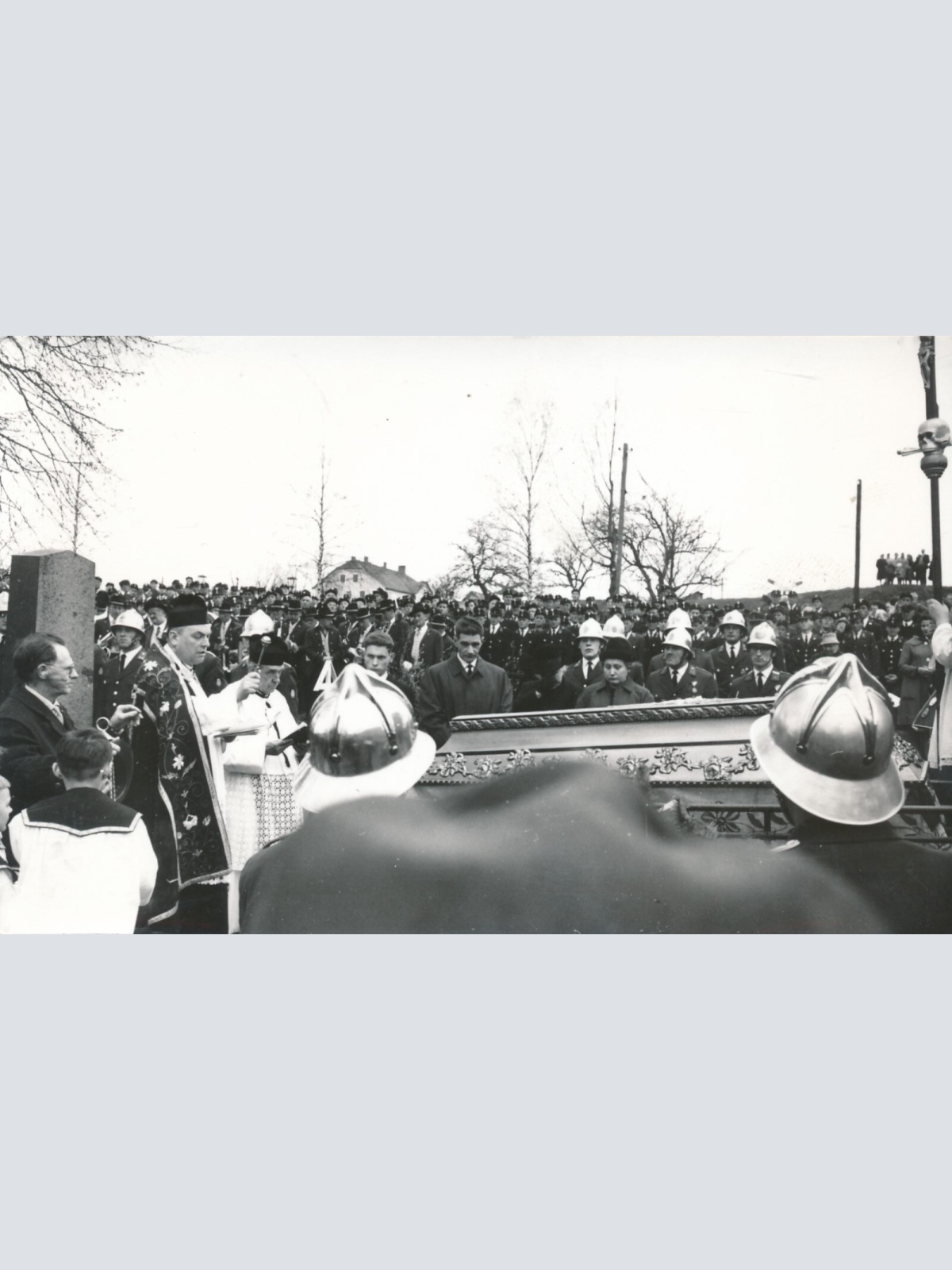 AK Annodazumals von einem Begräbnis Ansichtskarte (13927)