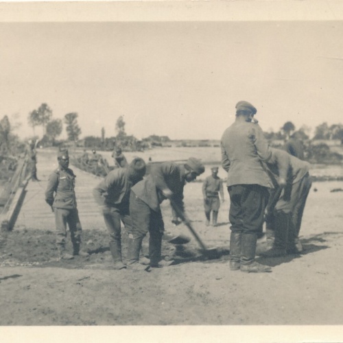 AK Russische Kriegsgefangene beim Straßenbau Ansichtskarte (12897)