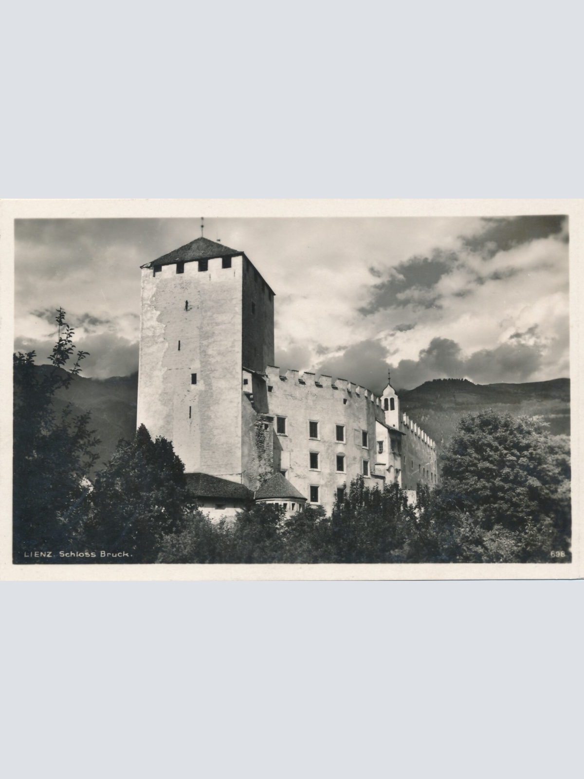 AK, Lienz, Schloss Bruck, Tirol, Ansichtskarte (S4341)