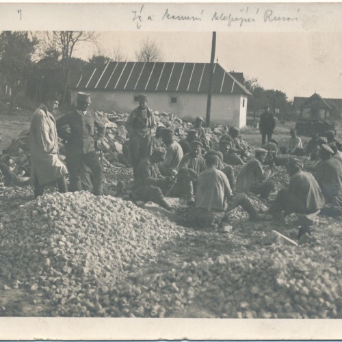 AK von Russischen Kriegsgefangenen bei der Arbeit Ansichtskarte (14011)