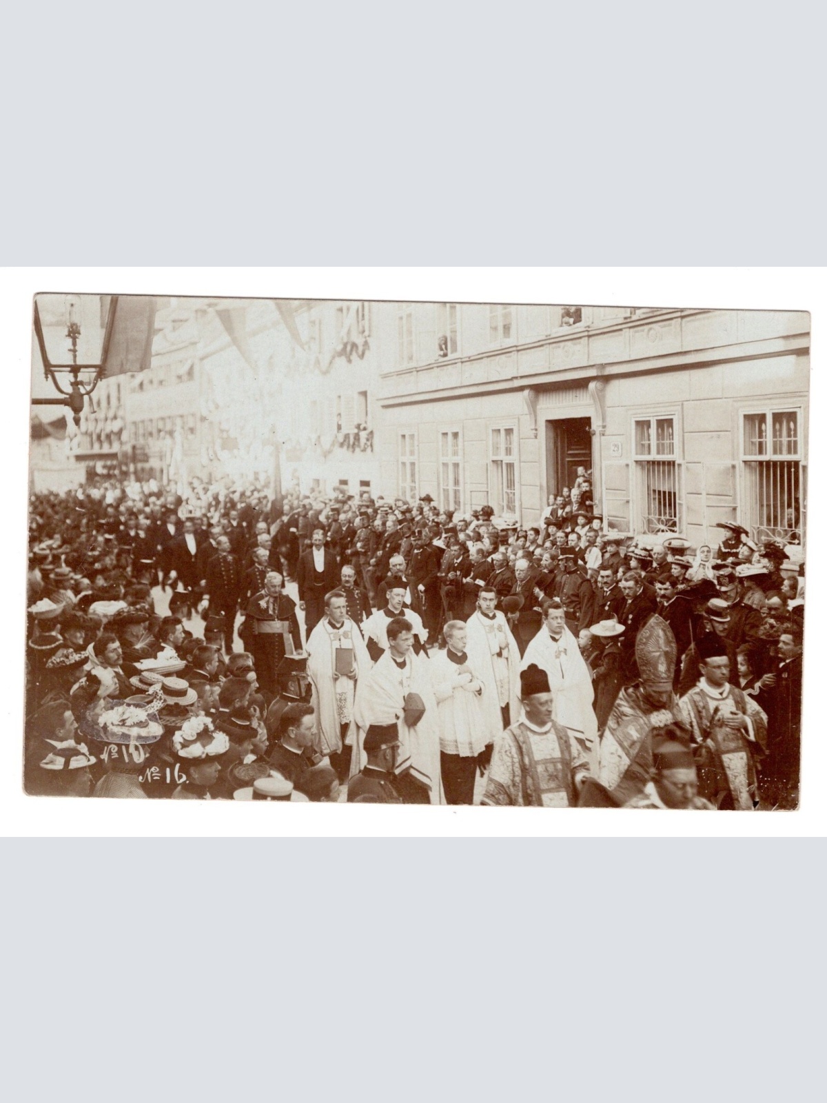 AK, Menschenmenge, Pfarrer, Priester, Prozession , Ansichtskarte (S5061)