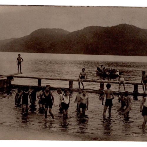 AK, Annodazumals, Menschen am See, Ansichtskarte (S5782)