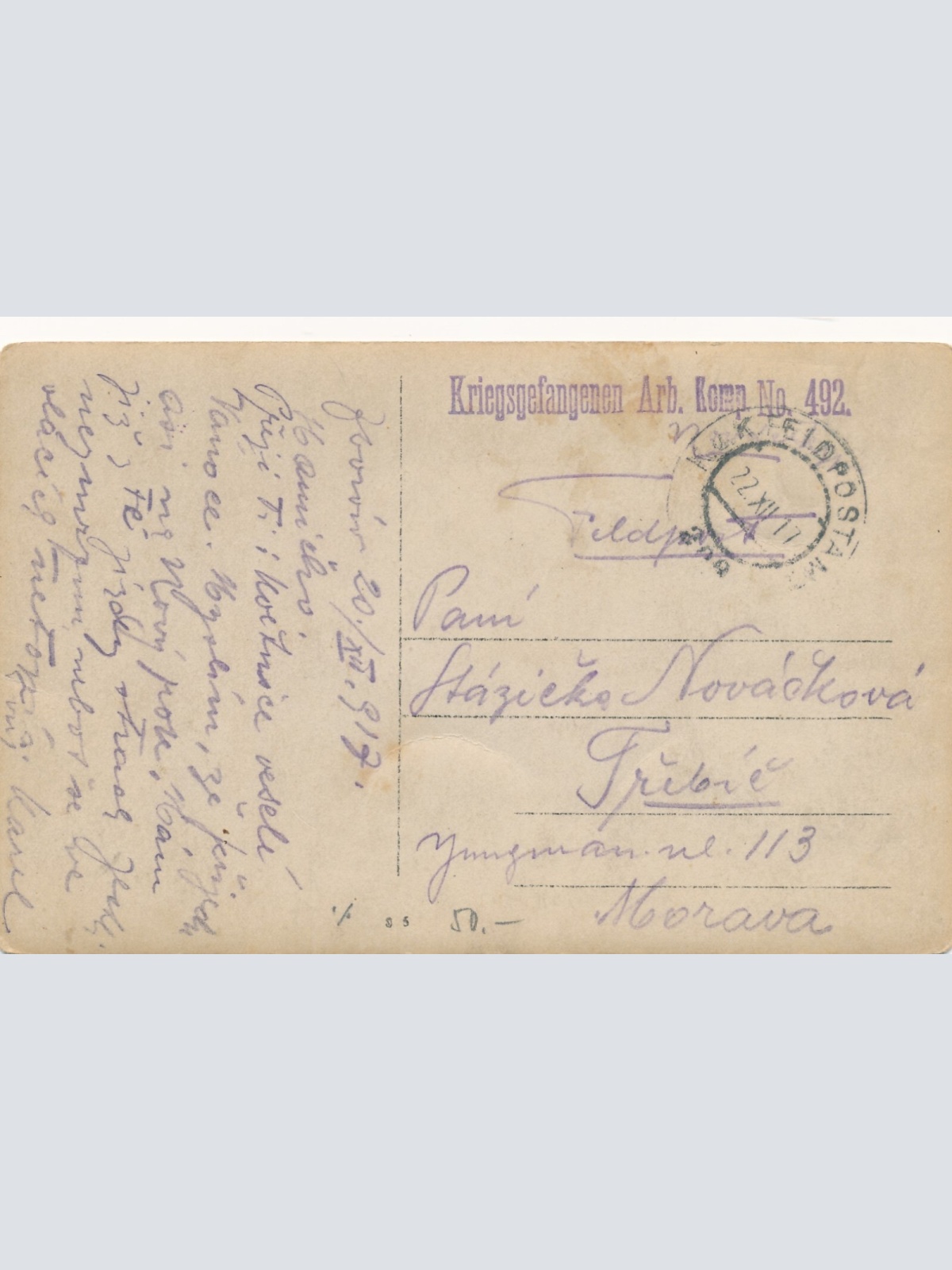 Kriegsgefangenen Arb. Komp Nr. 492 Soldaten rauchen vor dem Haus (14429)