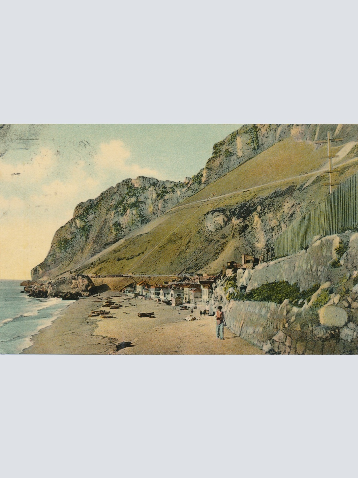 AK aus Gibraltar Catalan Bay Mann am Strand Ansichtskarte (14514)