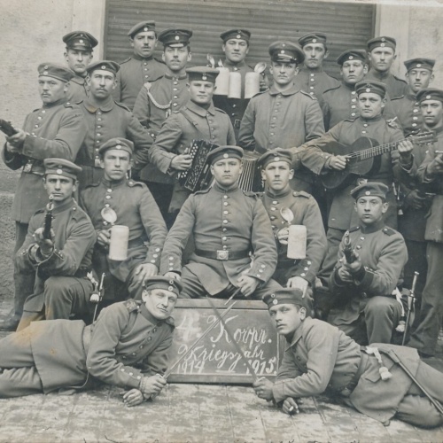 AK 4. Korp. Kriegsjahr 1914 15 mit Soldaten und Waffen Ansichtskarte (14604)