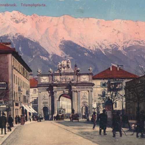 AK aus Innsbruck Triumphpforte Strassenansicht Ansichtskarte (14780)