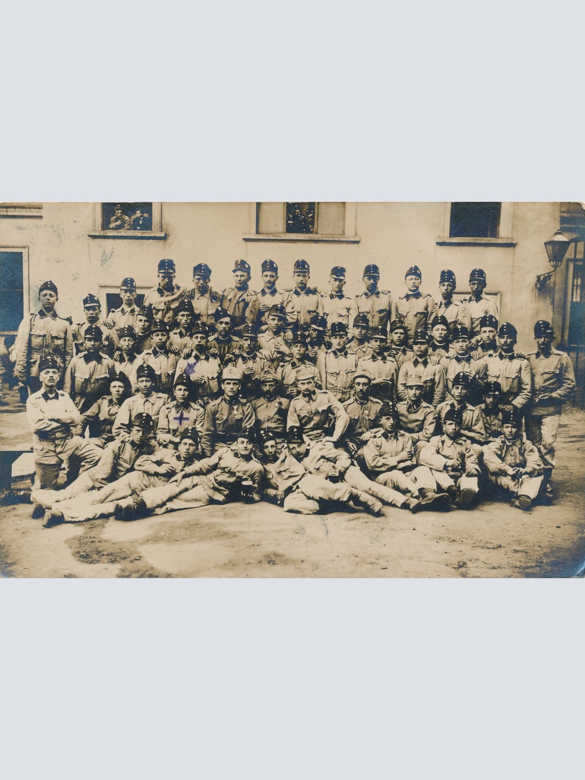 AK Mannschaftsfoto von Soldaten Militaria (14733)