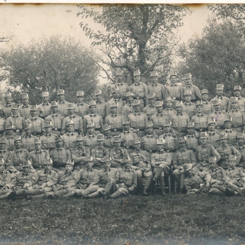 AK Manschaftsfoto von Soldaten Militaria (14725)