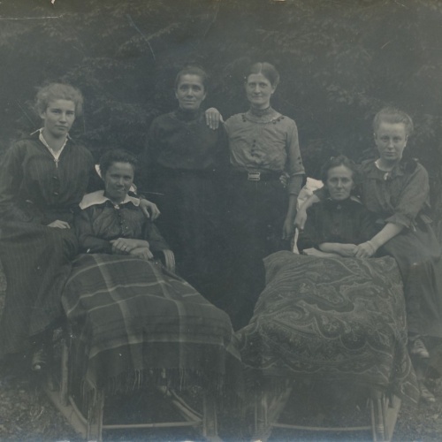 AK Annodazumals Familien Foto von den Frauen Ansichtskarte (14990)