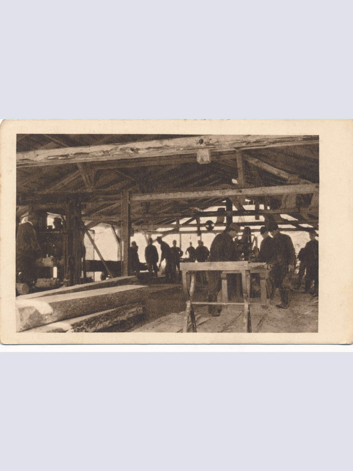 AK Kriegs - Gefangene Russen am Arbeiten Militaria Ansichtskarte (14963)