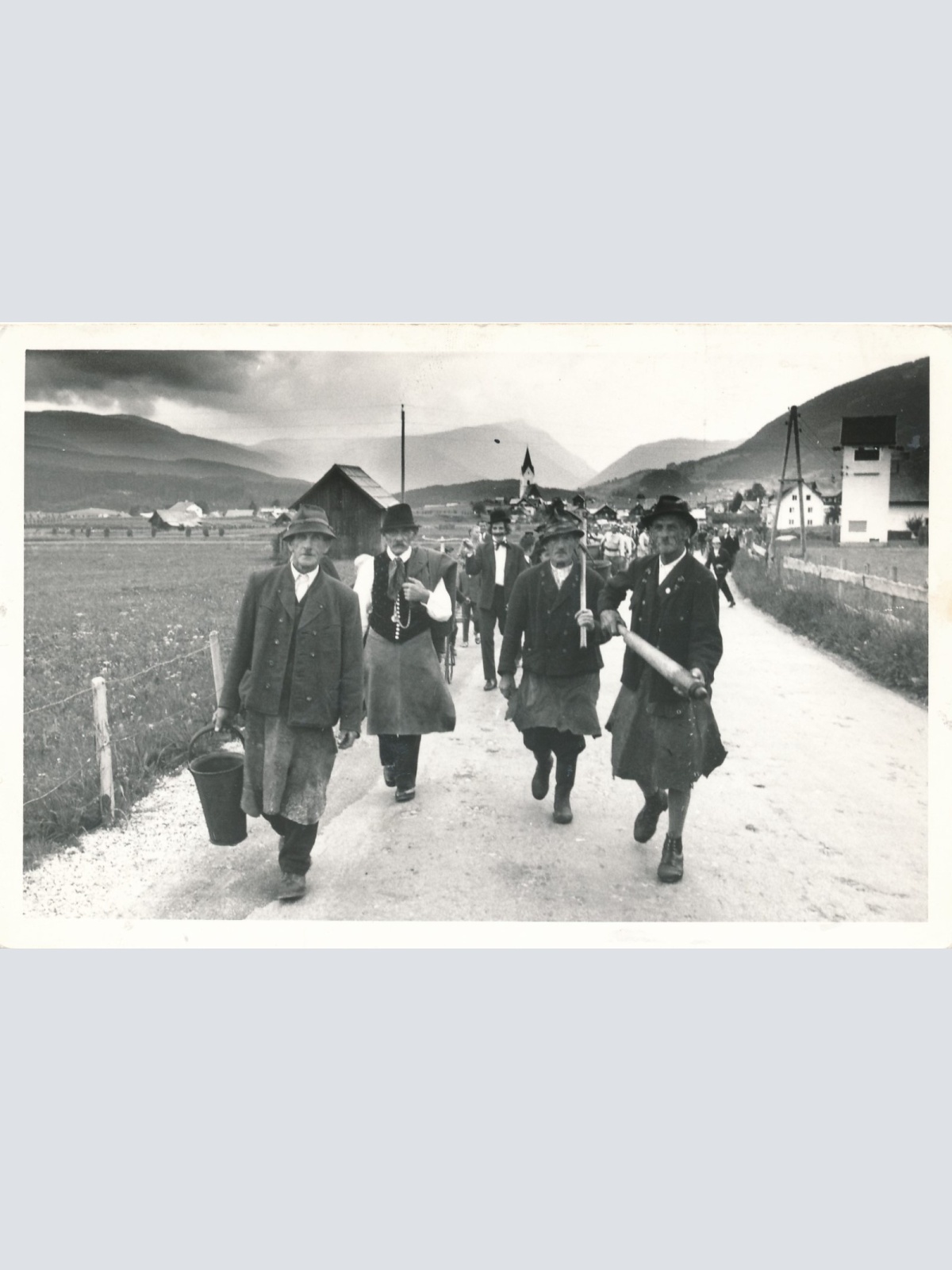 AK Annodazumals aus Törl Stmk 1960 Männer mit Werkzeugen (15008)