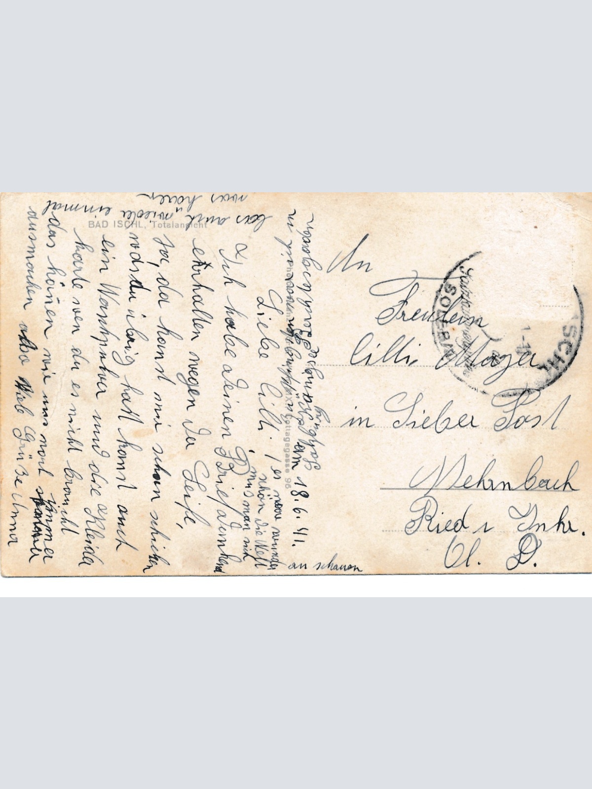 AK aus Bad Ischl mit Frau am Hang winkt ihr Tuch Ansichtskarte (15053)