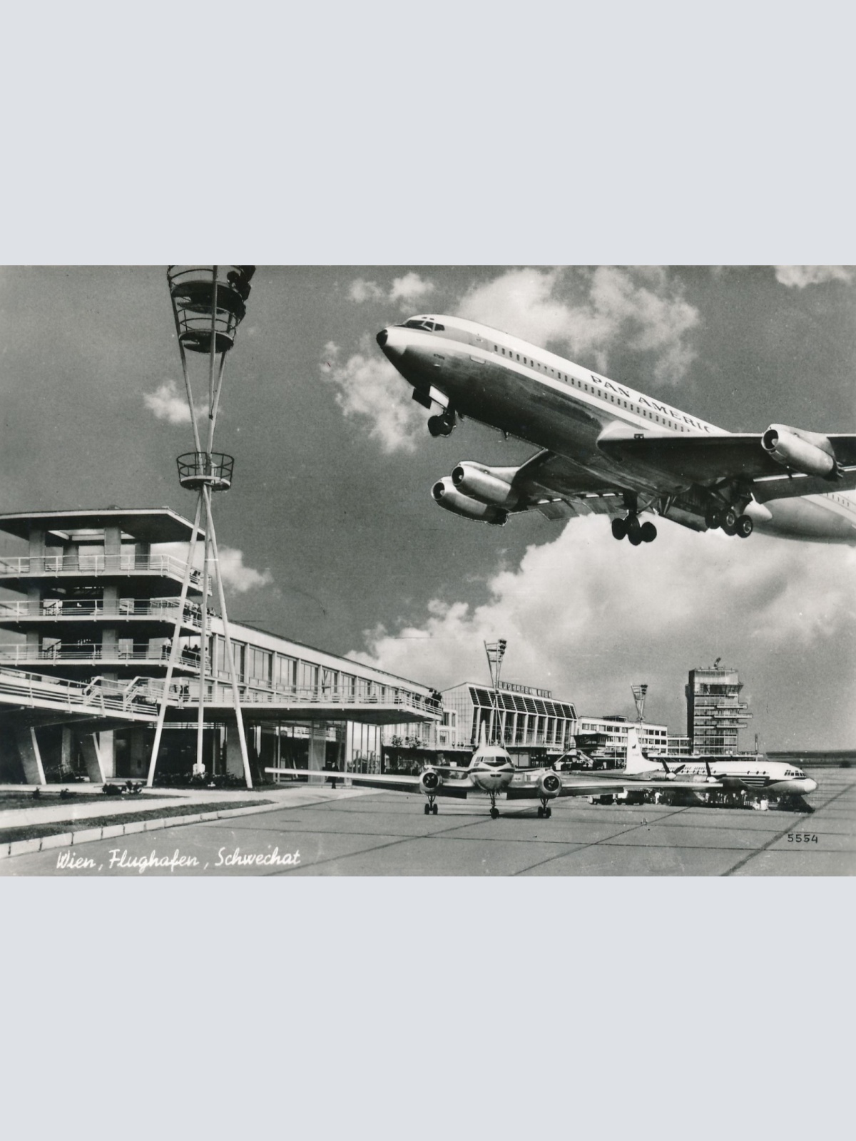 AK aus Wien Flughafen Schwechat mit Flugzeug Ansichtskarte (15292)