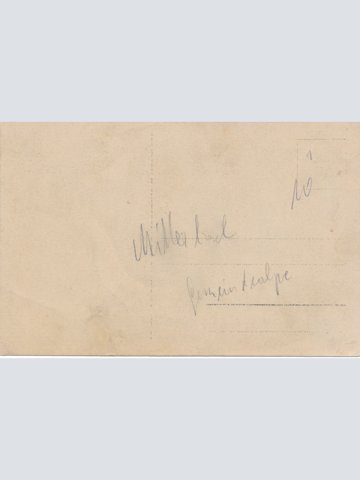 AK Annodazumals Menschen liegen in der Wiese Ansichtskarte (15752)