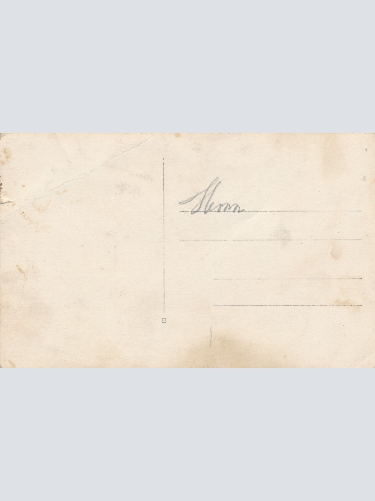 AK Annodazumals vier Leute vor Alten Auto Oldtimer Ansichtskarte (16147)