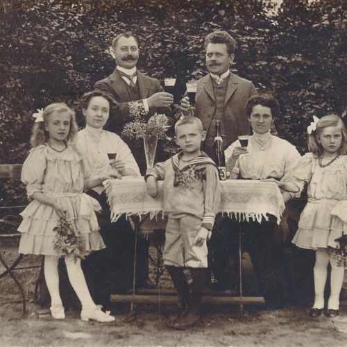 AK Annodazumals von zwei Familien Ansichtskarte (15757)