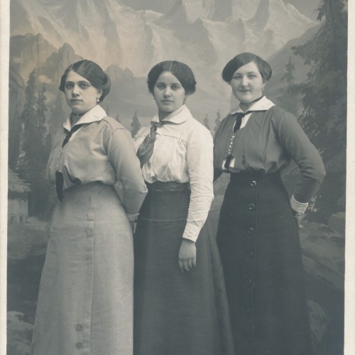 AK Annodazumals von drei Frauen Ansichtskarte (16469)