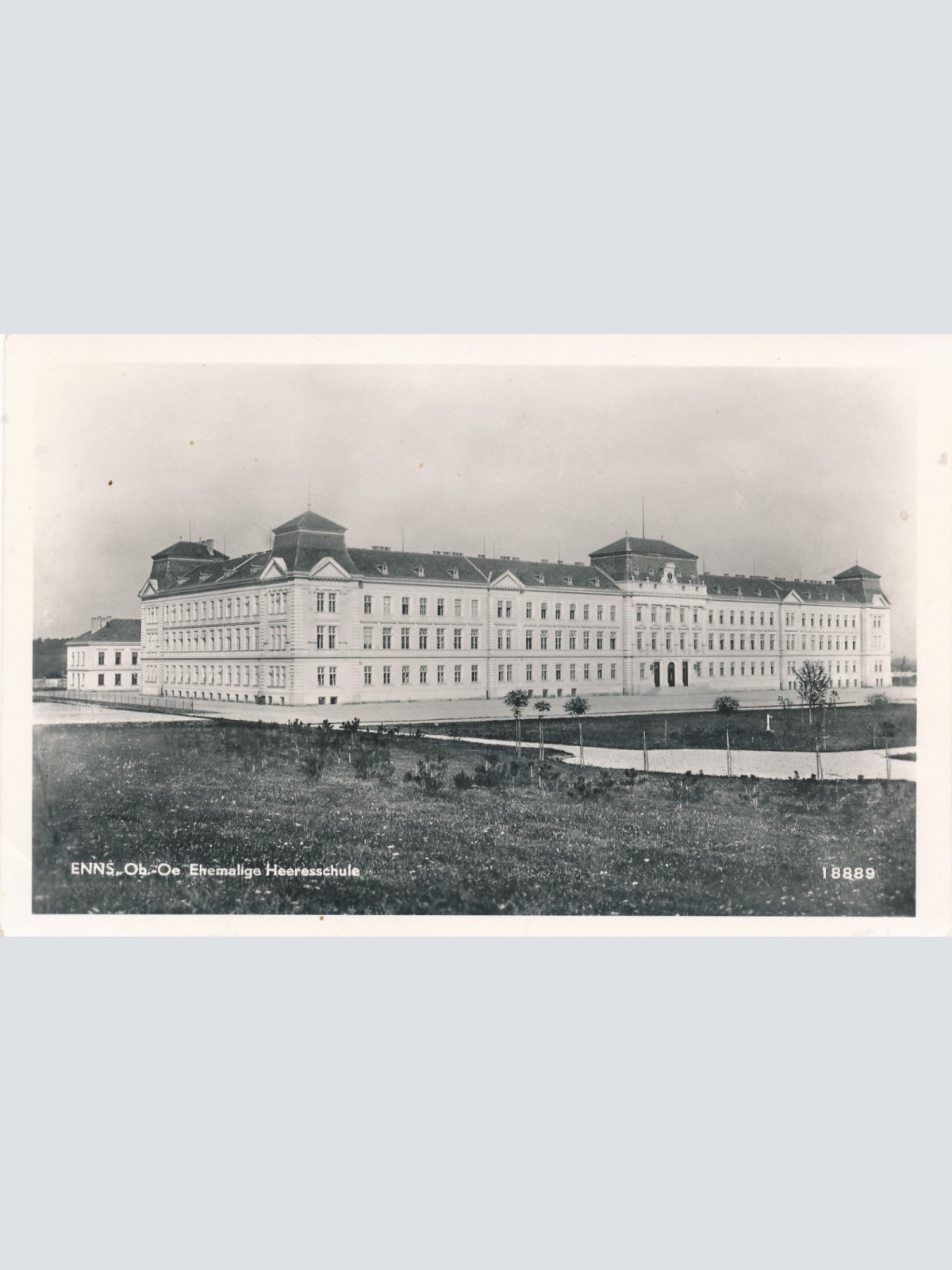 AK aus Enns Heeresschule Oberösterreich Ansichtskarte (16696)