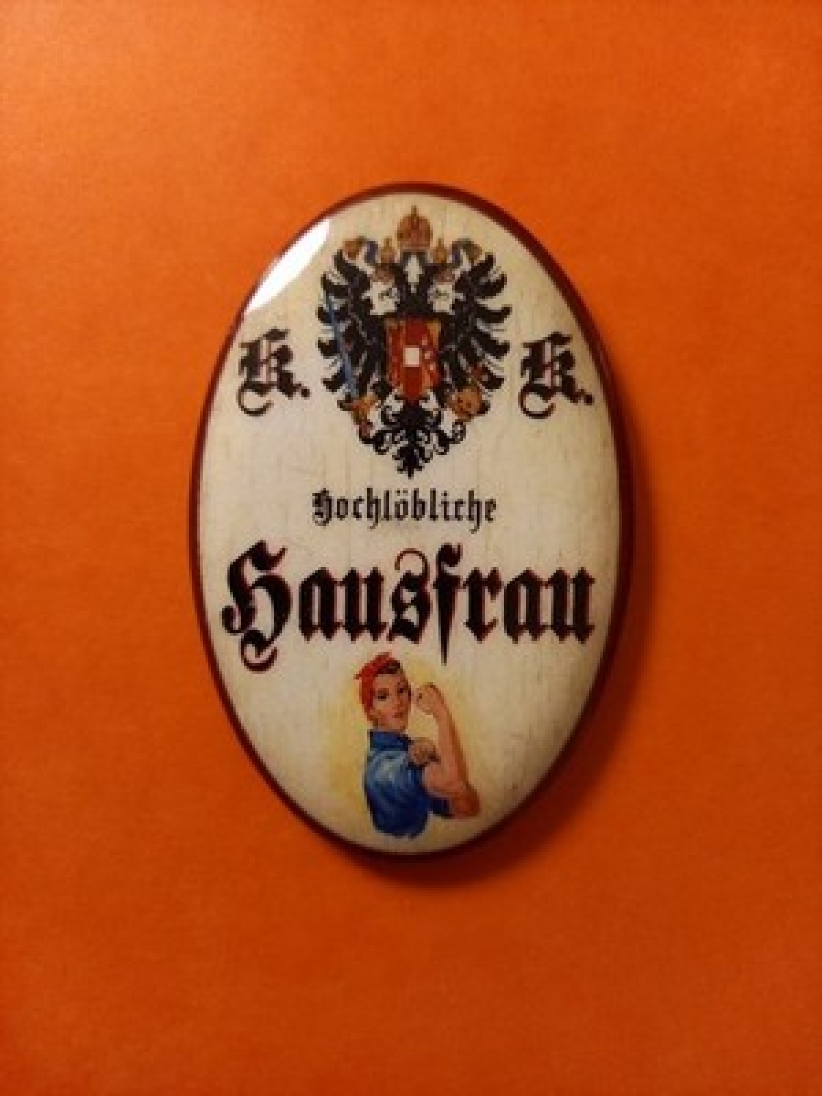 Nostalgie KuK Flaschenöffner Magnet Hochlöbliche Hausfrau