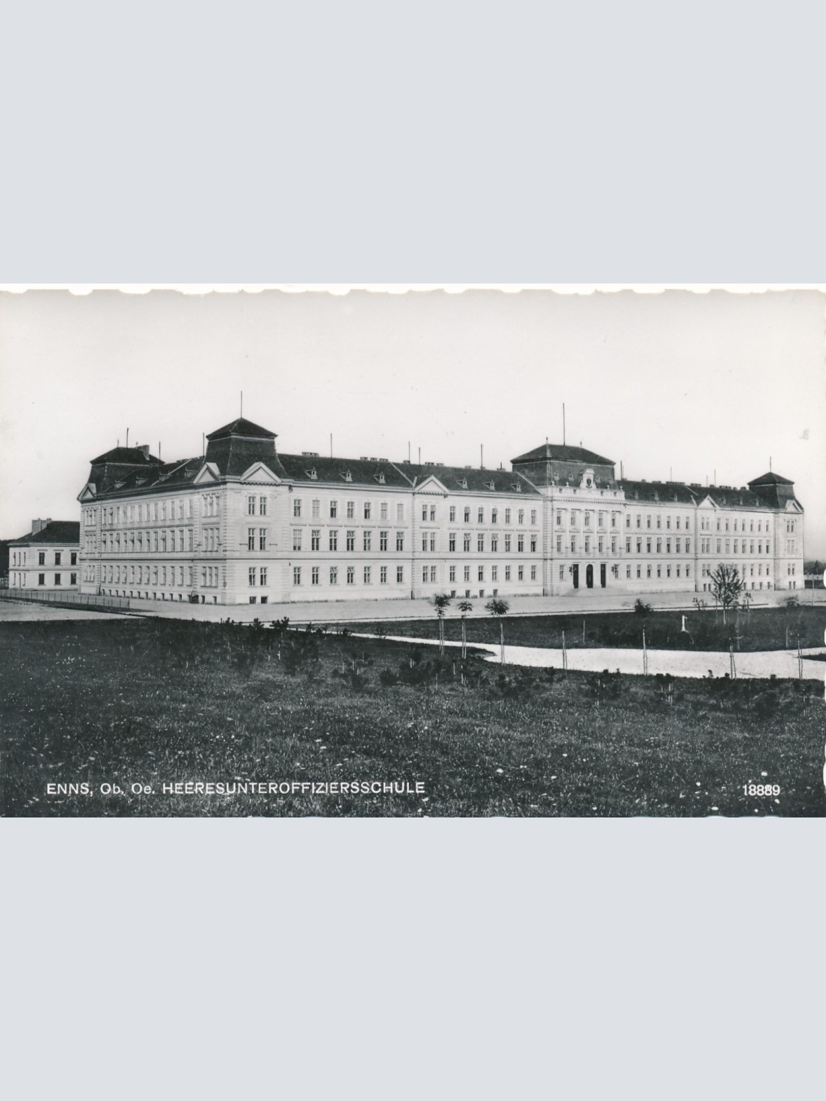 AK aus Enns Heeresunteroffiziersschule Oberösterreich Ansichtskarte (17126)
