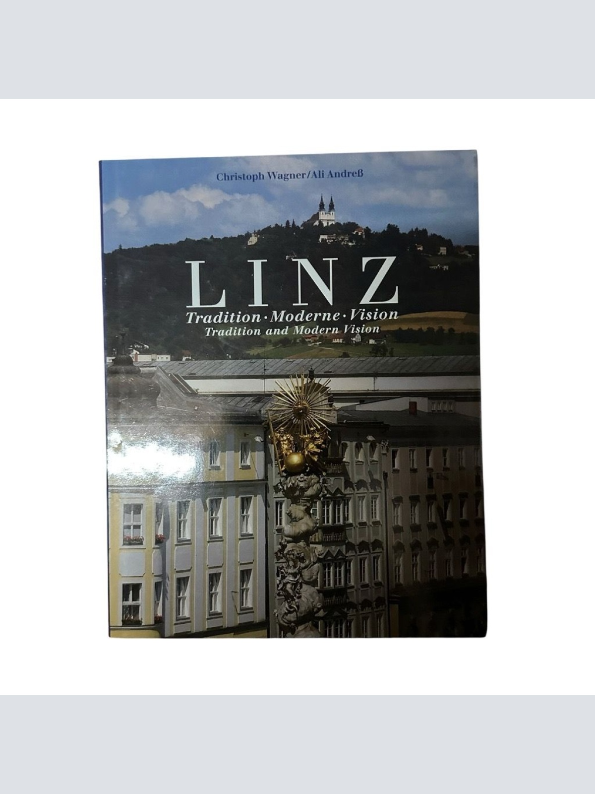 Linz. Tradition, Moderne, Vision. Tredition and Modern Vision Tradition - Modern