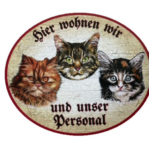 KuK Nostalgie Holzschild "Hier wohnen wir u.u. Personal“ Trio Katze Tabby Baby R
