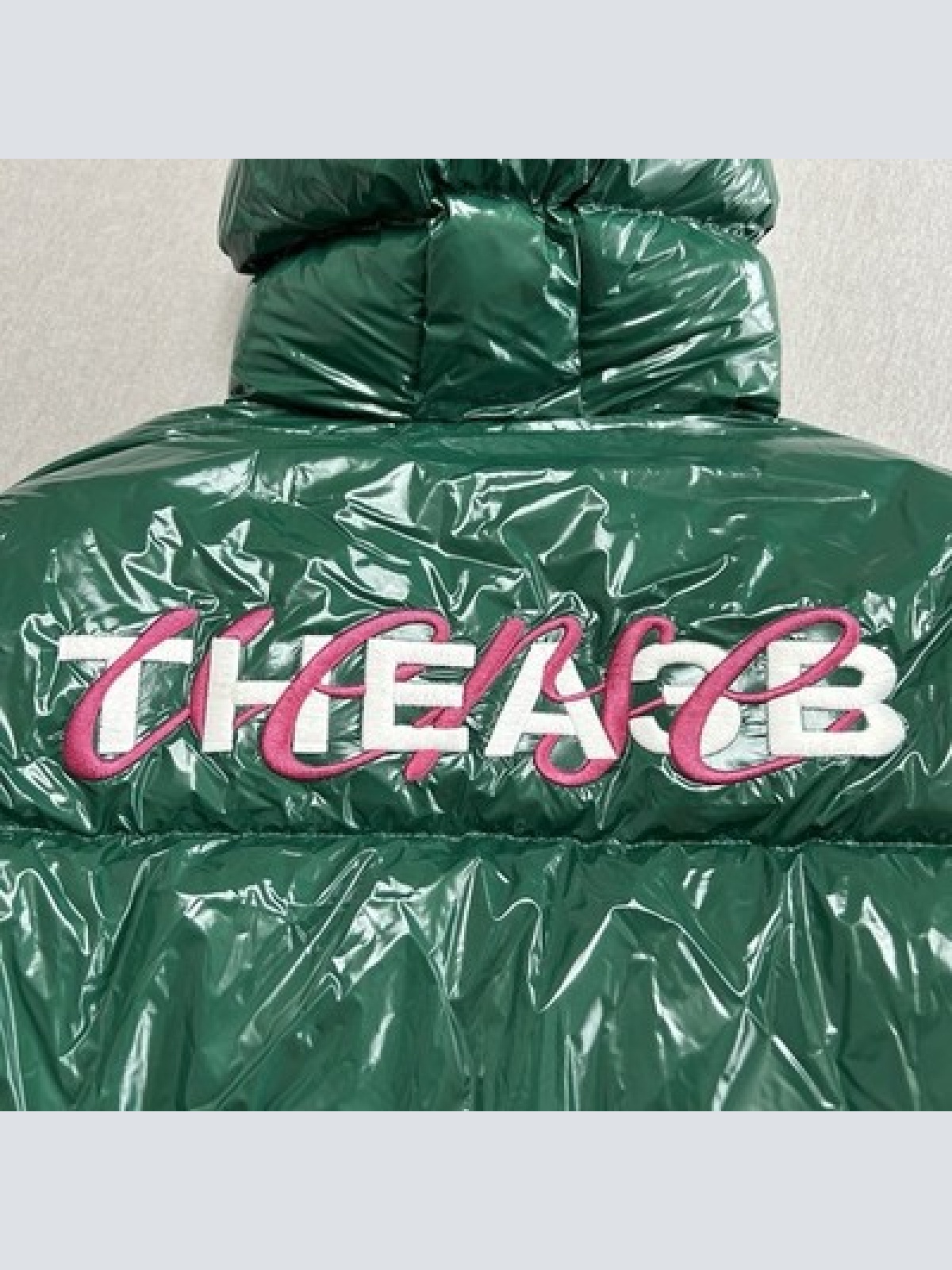 TheA3B Verse Logo Puffer Jacke Grün Größe XS Neu mit Mängel WINTERSALE!