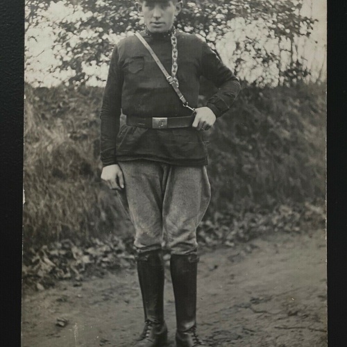 Porträt Soldat Uniform Schirmmütze Stiefel Gürtel Militär Krieg 402443