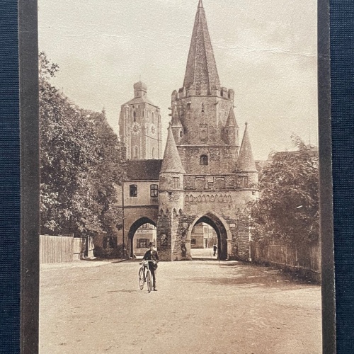 Ingolstadt Kreuztor Kirche Turm Stadt Radfahrer Bayern Deutschland 400425  F