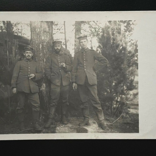 Gruppenaufnahme Soldaten Barett Uniform Wald Militär Krieg 402461