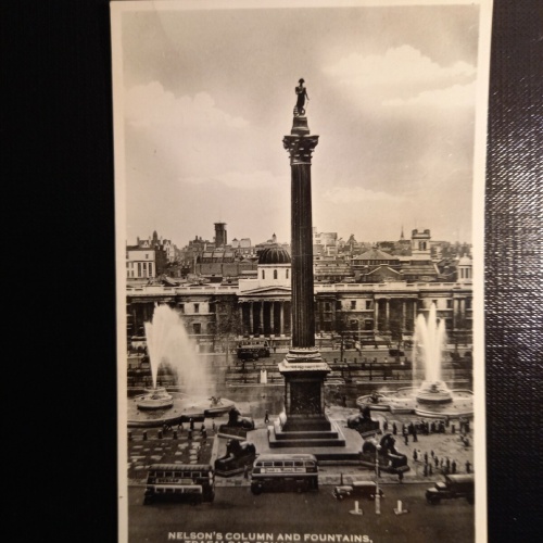Nelsons Column and Fountains, Trafalgar Square, London 400329 gr D