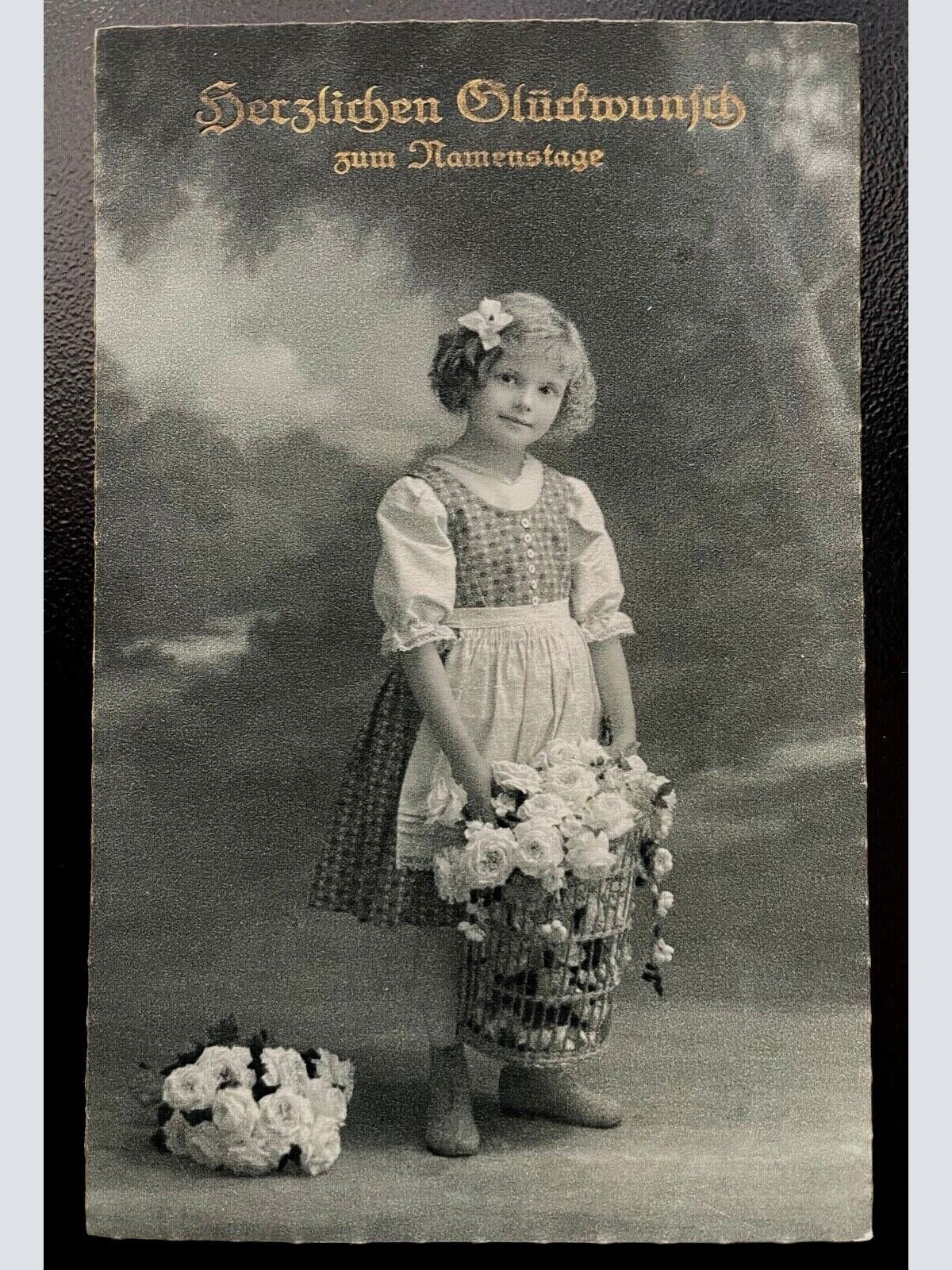 Herzlichen Glückwunsch zum Namenstage Mädchen Kind Korb Blumen Kleid 402494 TH