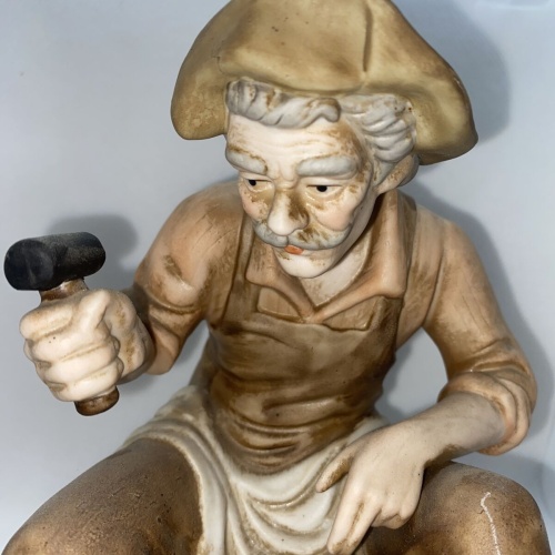Biskuitporzellan "Schuster bei der Arbeit"